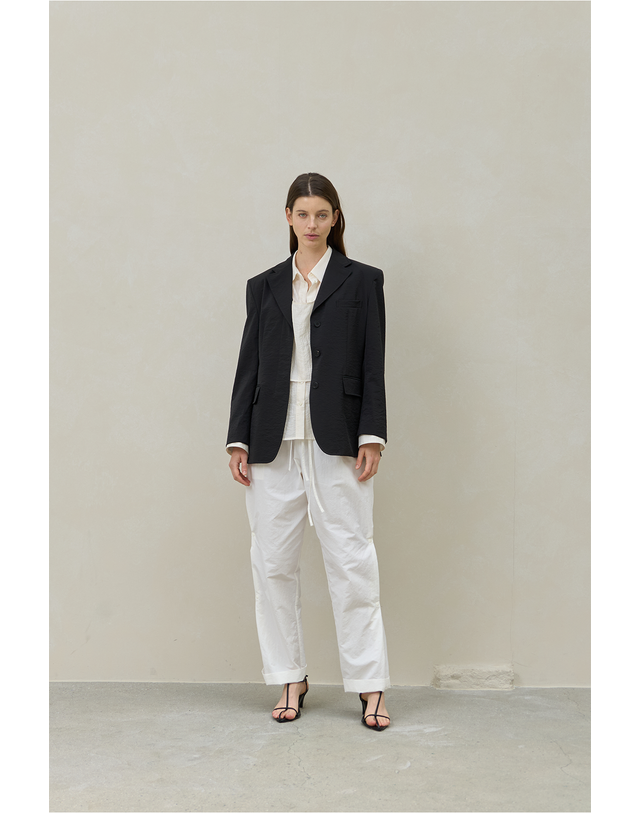 티케비 AIRY TAILORED JACKETAIRY TAILORED JACKET BEIGE 착용컷