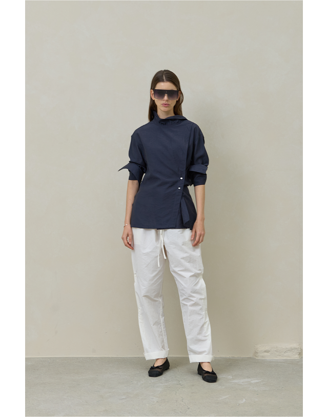 티케비 REODER) BUTTON FLOW HIGHNECK BLOUSEREODER) BUTTON FLOW HIGHNECK BLOUSE 착용컷