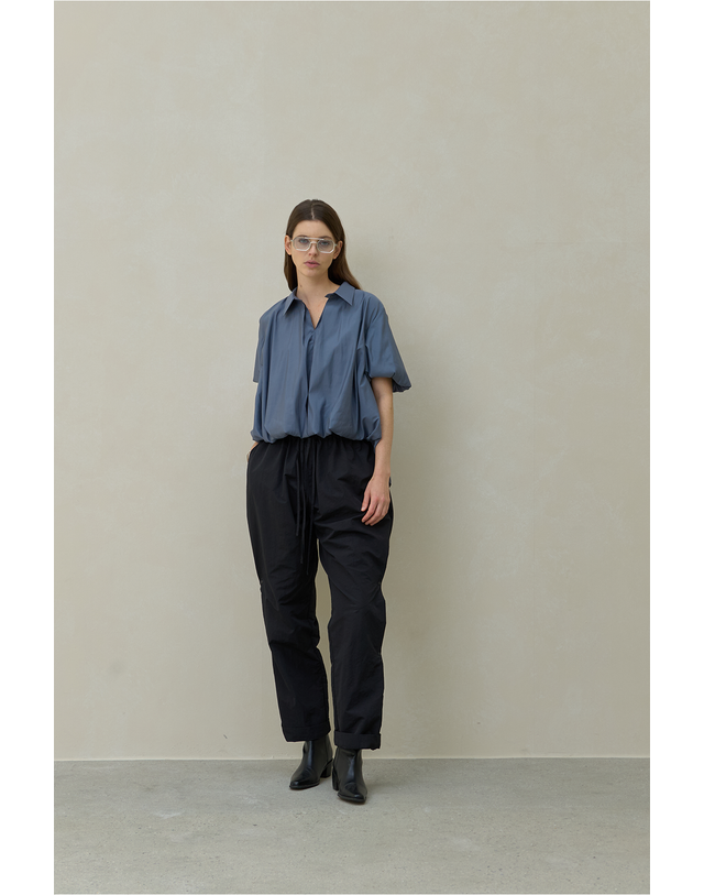 티케비 VOLUME GLOSS BLOUSE BLUE 착용컷