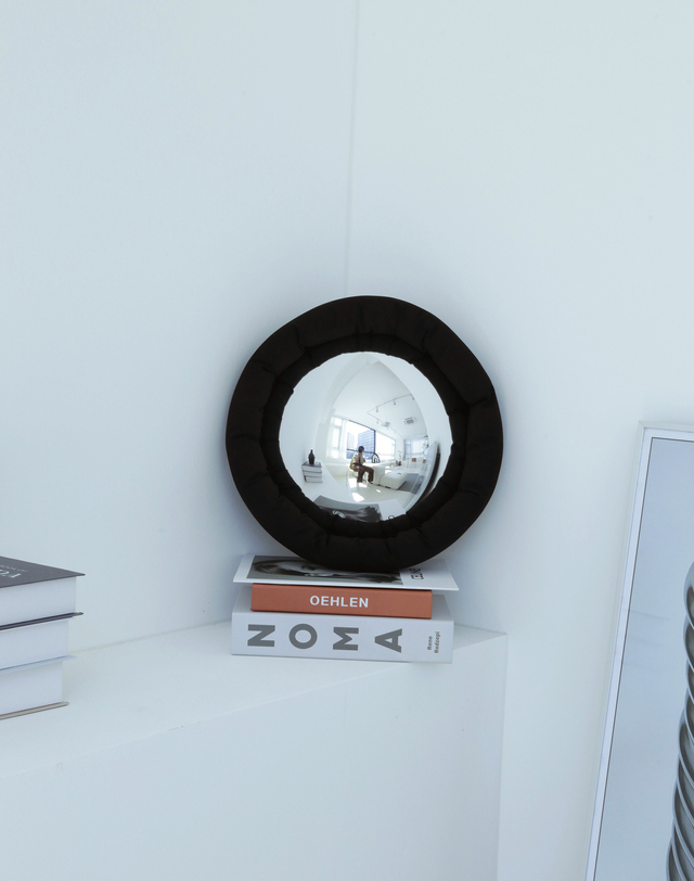 미호미두 Fisheye Black Cushion Mirror 착용컷