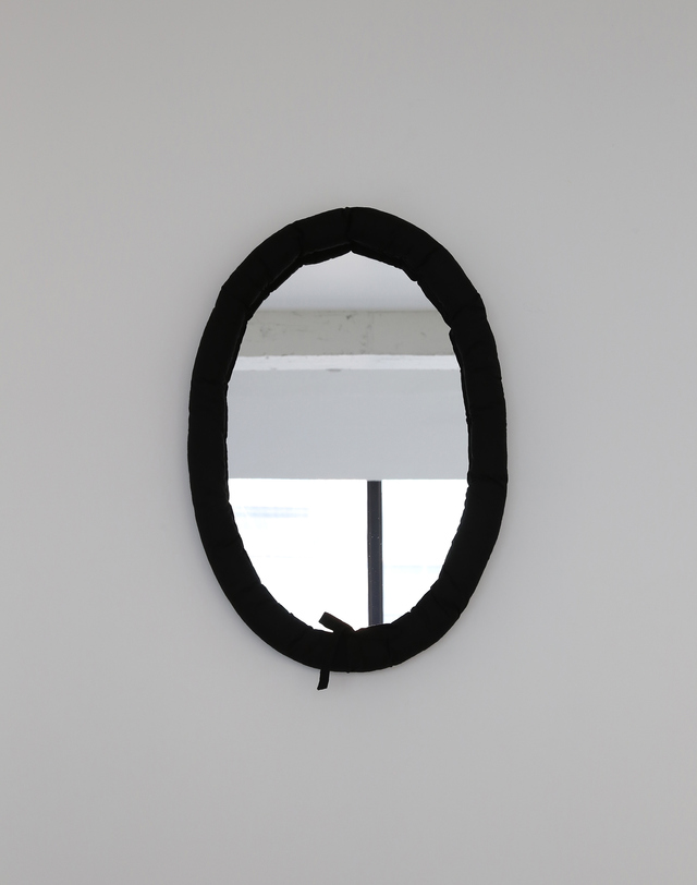미호미두 Black Oval Cushion Mirror 착용컷