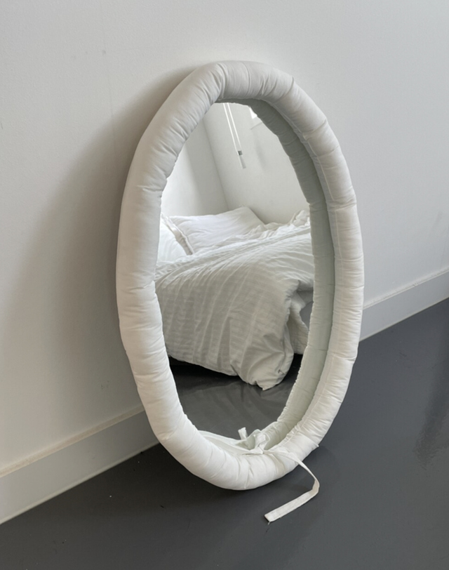 미호미두 White Oval Cushion Mirror 착용컷