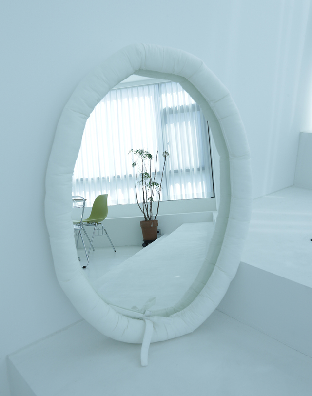 미호미두 White Oval Cushion Mirror 착용컷