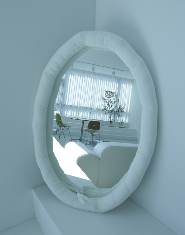 미호미두 White Oval Cushion Mirror 착용컷