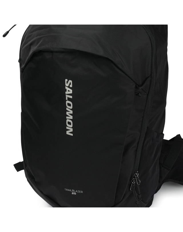 살로몬 살로몬 트레일블레이저 20 블랙 LC2182600 착용컷
