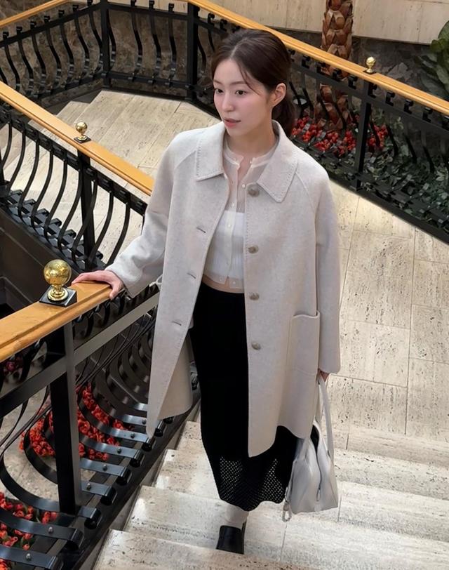 올리브데올리브 자수 핸드메이드 하프 코트 OW5XH0510 착용컷