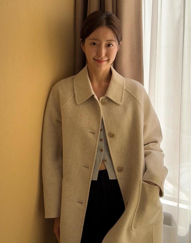 올리브데올리브 자수 핸드메이드 하프 코트 OW5XH0510 착용컷