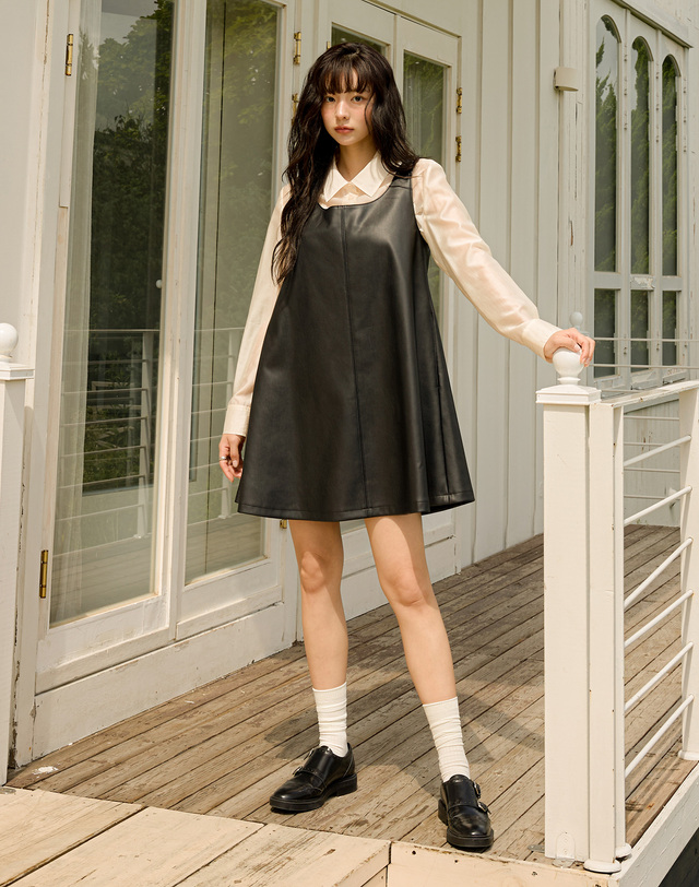 올리브데올리브 페이크레더 / 스웨이드 슬리브리스 원피스 OE5AO8560 착용컷