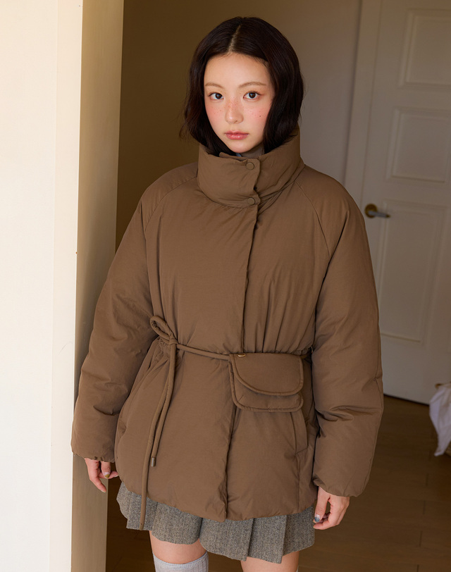 올리브데올리브 턱장식 뒷밴딩 울 숏팬츠 OW5WLA370 착용컷