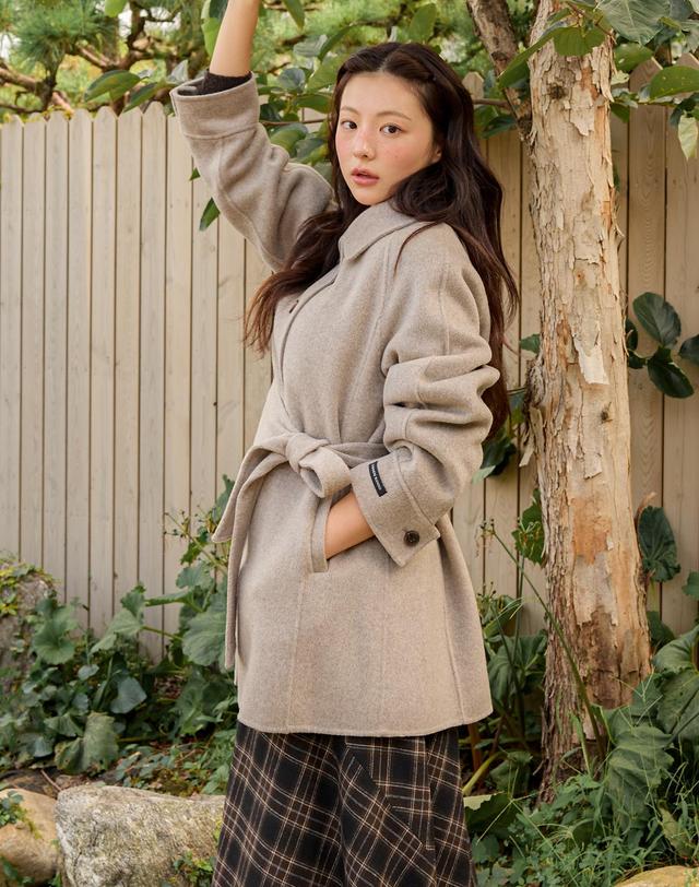 올리브데올리브 A라인 싱글 하프코트 OW5WHA550 착용컷