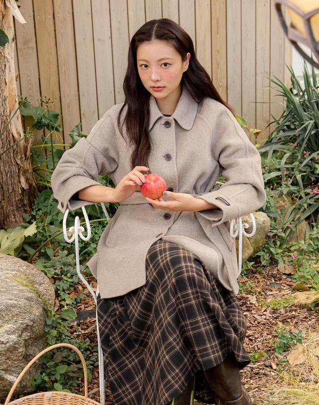 올리브데올리브 A라인 싱글 하프코트 OW5WHA550 착용컷