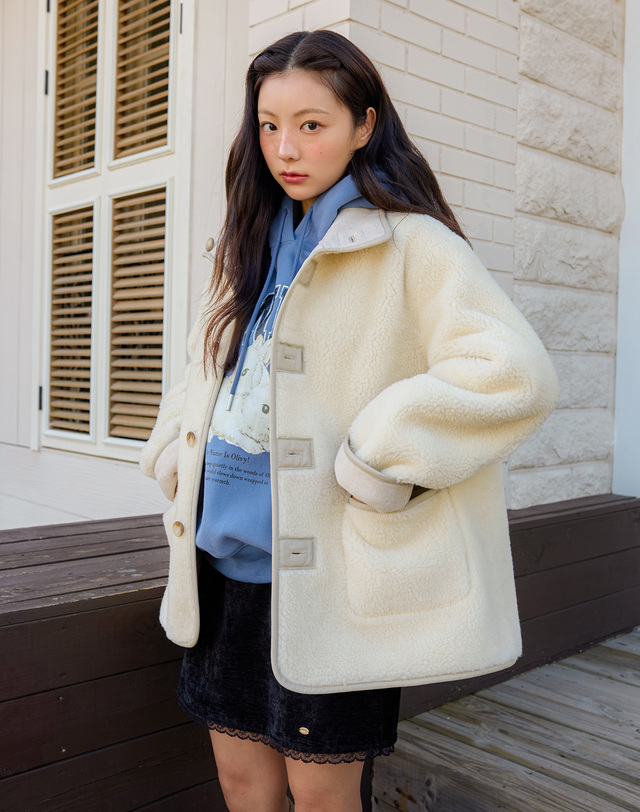 올리브데올리브 울혼방 스웨이드 리버시블 무스탕 점퍼 OM5WMB100 착용컷