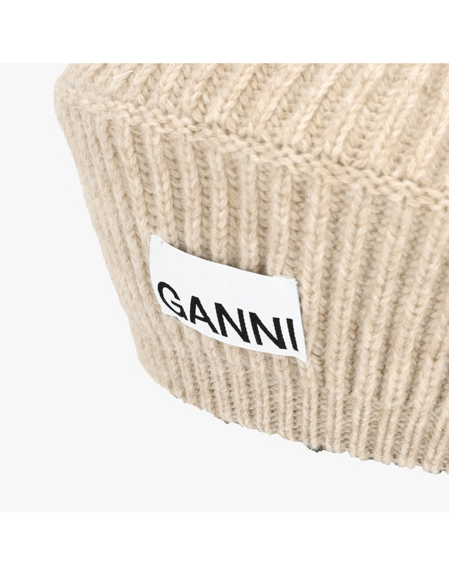 가니 GANNI A4430 196 로고 패치 스트럭처드 베레모 착용컷