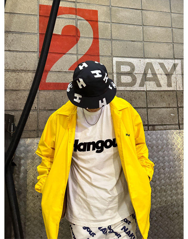 행아웃 Floking Vertical Logo T-Shirt (White) 착용컷
