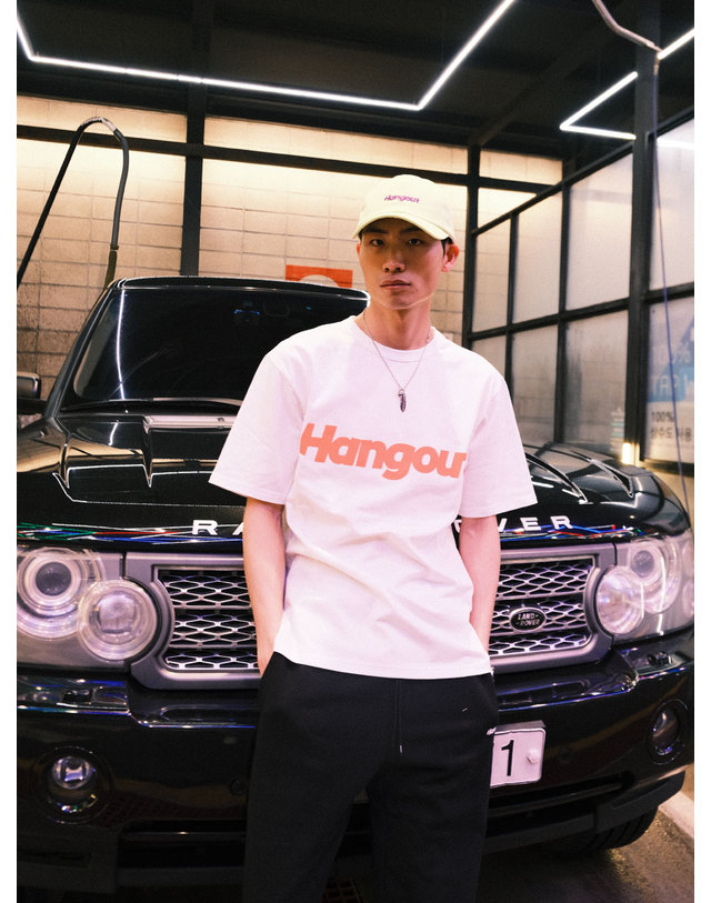 행아웃 Joo-Hwang Reflective Vertical Logo T-Shirt (White) 착용컷