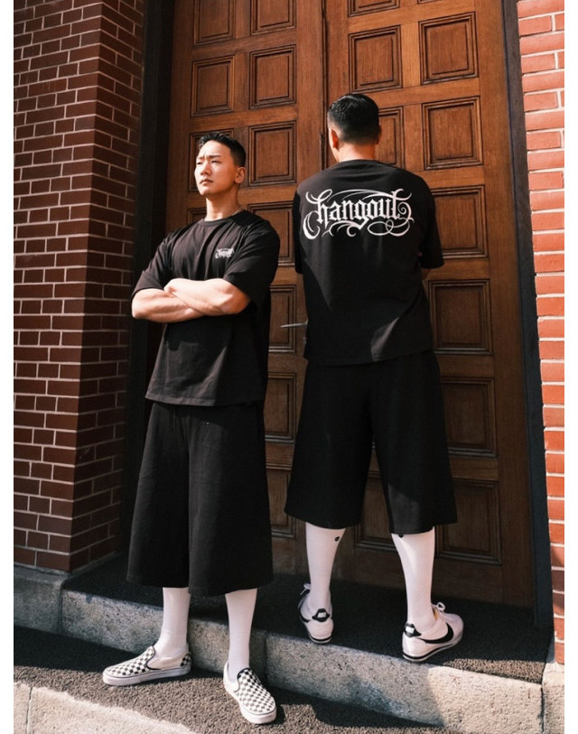 행아웃 X Inked SEOUL Chicano Reflective Lettering Wide T-Shirt (Black) 착용컷