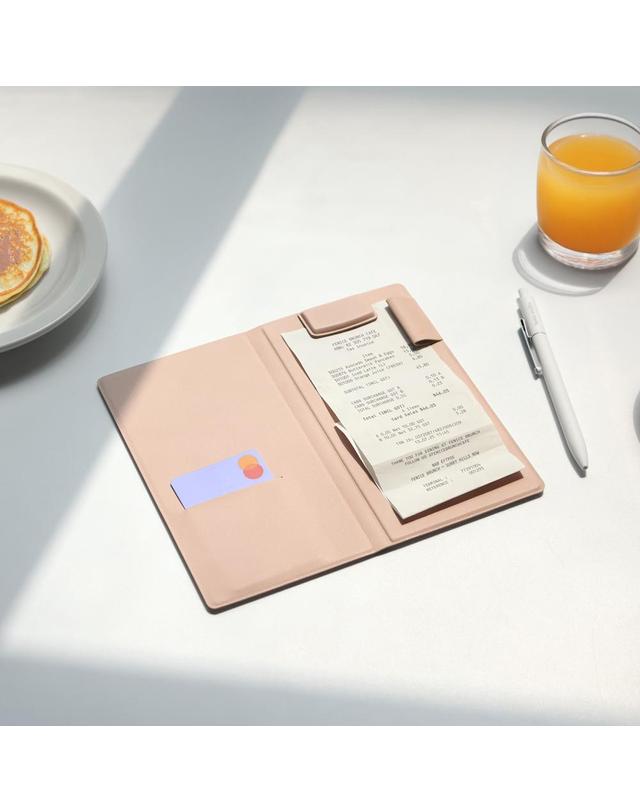 페니체 빌패드 영수증패드 주문서 카페 테이블 메뉴판 착용컷