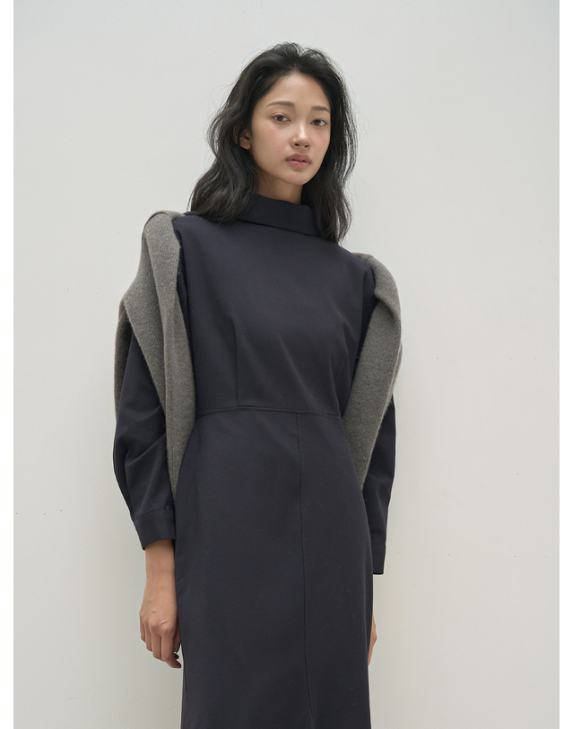 모멧 리턴 하이넥 머메이드 원피스 네이비 착용컷