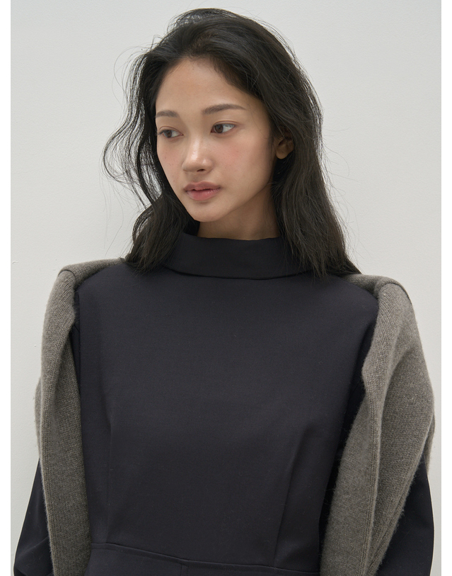 모멧 리턴 하이넥 머메이드 원피스 네이비 착용컷