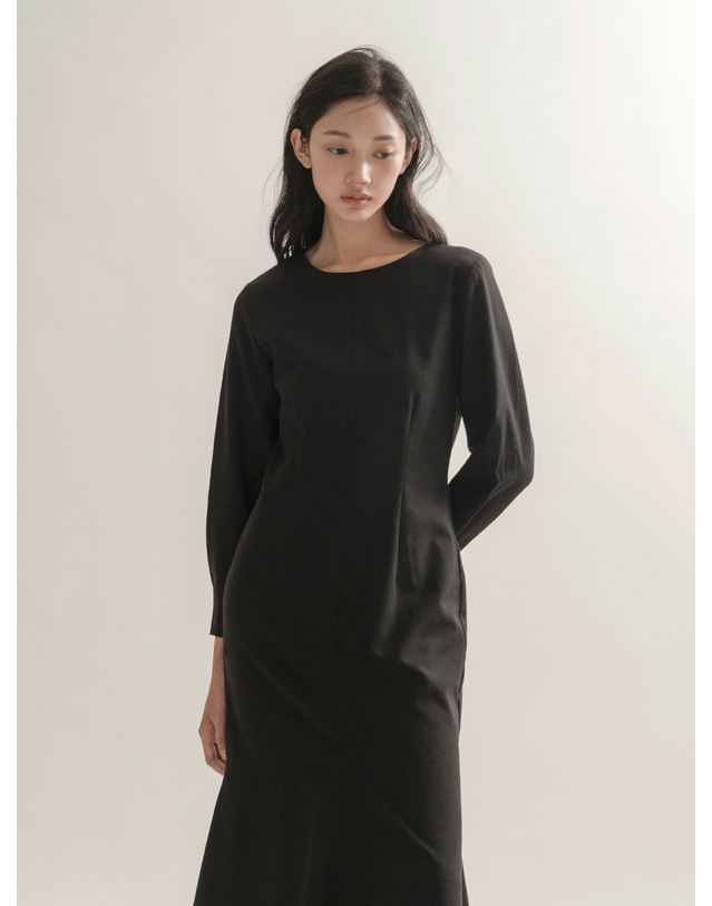 모멧 베카 머메이드 원피스 긴팔버전 블랙 착용컷