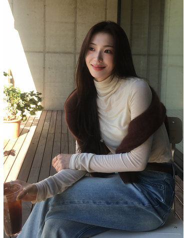 [령은 pick] 듀이 텐셀 터틀넥 티 크림