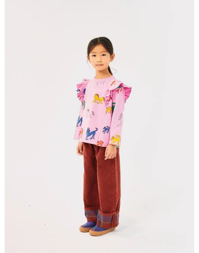 보보쇼즈 [BOBO CHOSES] 보보쇼즈 24FW 키즈 맨투맨 Wonder Horse all over ruffle sweatshirt B224AC053 착용컷