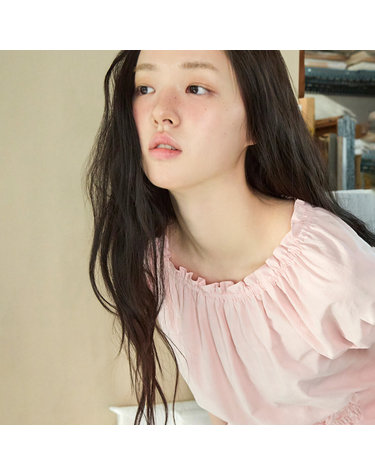 [신상인하] 코튼 체크 오프숄더 블라우스_AWWBLQ21750