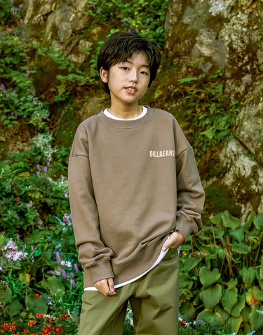 DILLAEARTH BROWN STANDARD SWEAT SHIRT