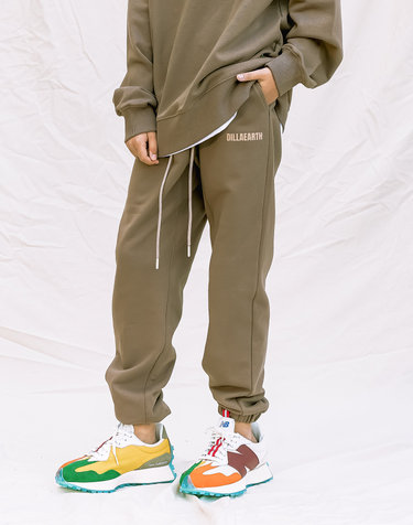 DILLAEARTH BROWN STANDARD SWEAT PANTS