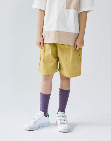 DILLAEARTH TWO TUCK COTTON BANDING SHORTS MUSTARD