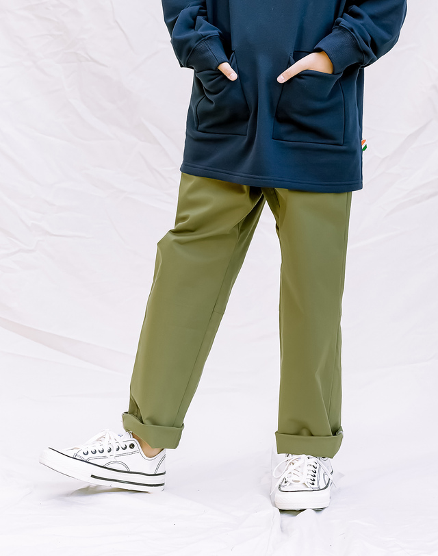 딜라어스 DILLAEARTH OLIVE ITS PANTS 착용컷