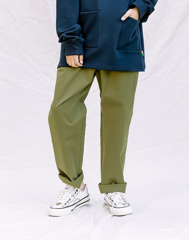 딜라어스 DILLAEARTH OLIVE ITS PANTS 착용컷