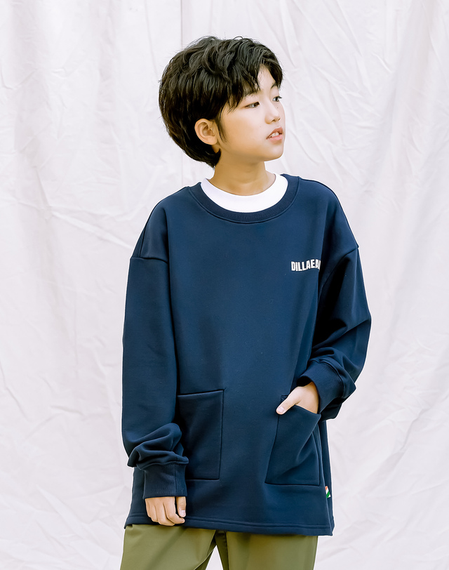 딜라어스 DILLAEARTH NAVY HIDDEN TWO POCKET RELAXED LONG T-SHIRT 착용컷