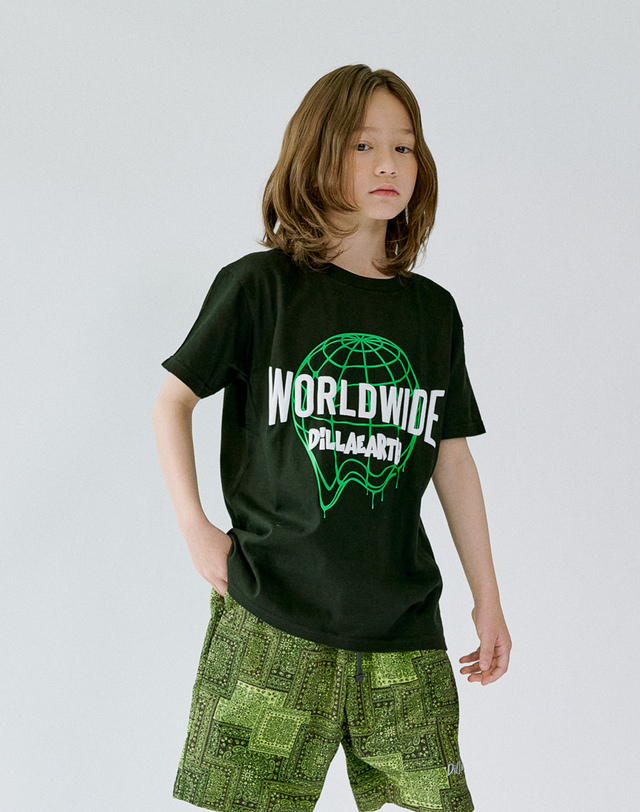 딜라어스 DILLAEARTH WORLD WIDE BASIC SHORT SLEEVED T-SHIRT BLACK 착용컷