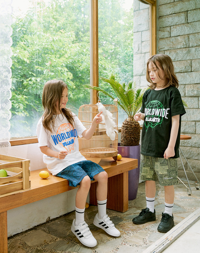 딜라어스 DILLAEARTH WORLD WIDE BASIC SHORT SLEEVED T-SHIRT BLACK 착용컷