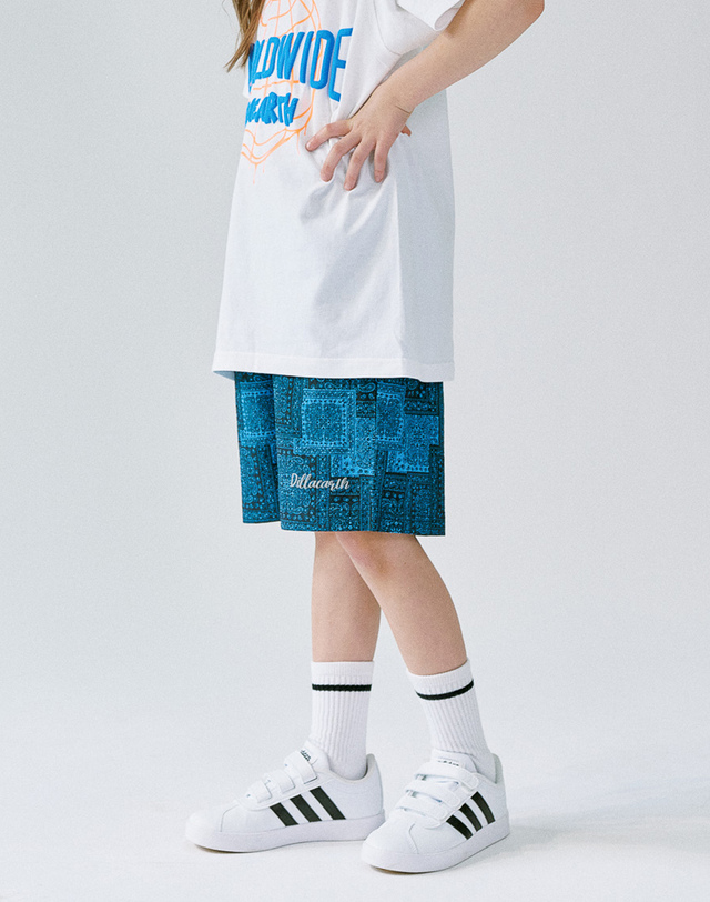 딜라어스 DILLAEARTH SEERSUCKER MALDIVES PAISLEY SHORTS BLUE 착용컷