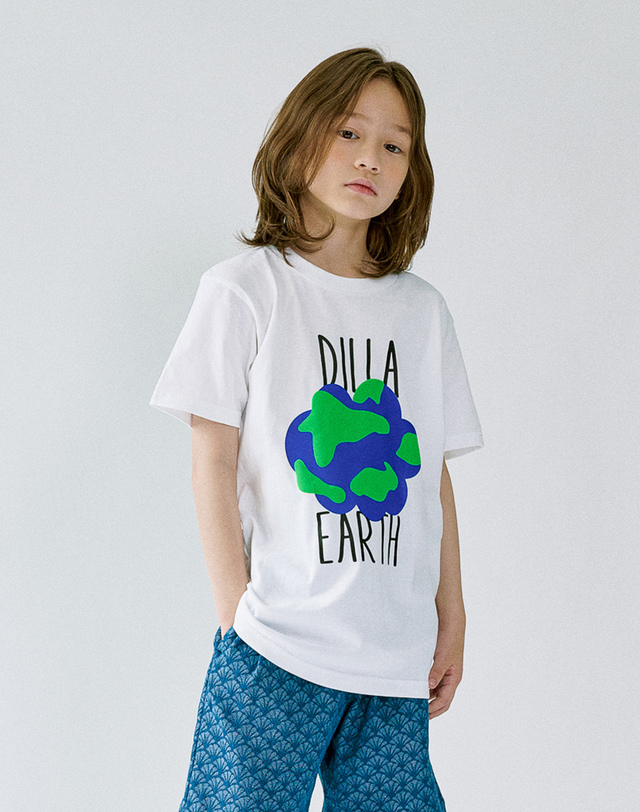 딜라어스 DILLAEARTH BUBBLE EARTH BASIC SHORT SLEEVED T-SHIRT 착용컷