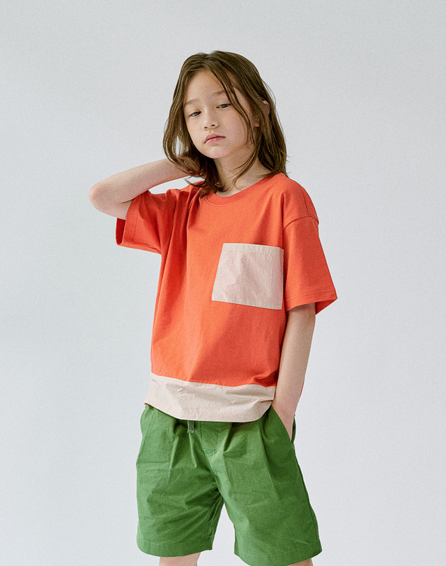 딜라어스 DILLAEARTH POCKET COLOURWAY SHORT-SLEEVED T-SHIRT ORANGE 착용컷