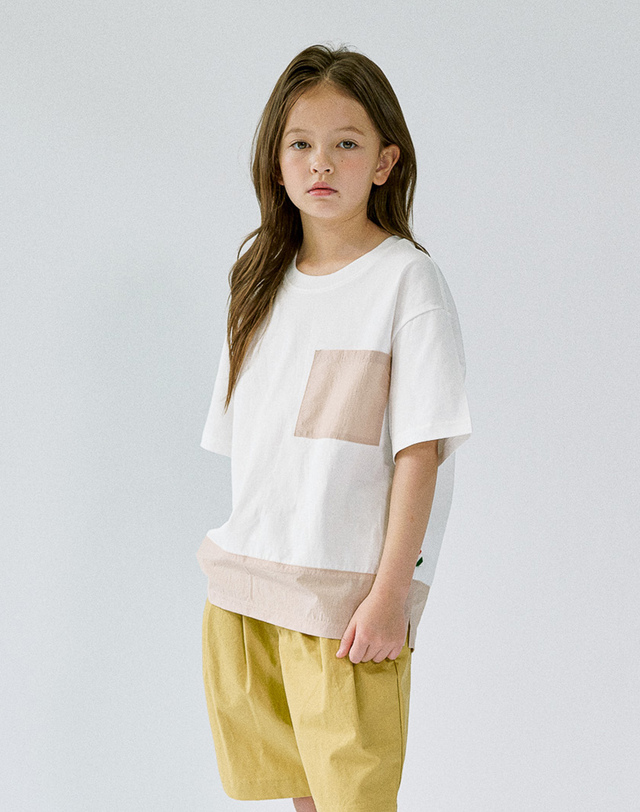 딜라어스 DILLAEARTH POCKET COLOURWAY SHORT-SLEEVED T-SHIRT WHITE 착용컷