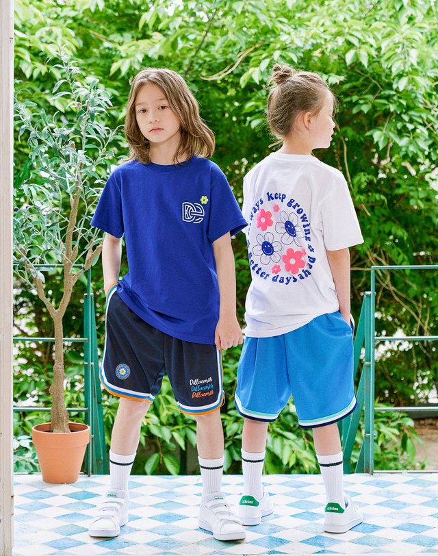 딜라어스 DILLAEARTH BACK FLOWER BASIC SHORT SLEEVED T-SHIRT BLUE 착용컷