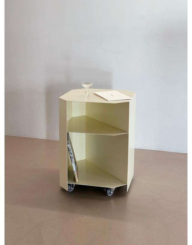 에이피알론드 ［에이피알론드］OCTO trolley & side table / butter 옥토 트롤리 사이드 테이블 버터 크림 착용컷