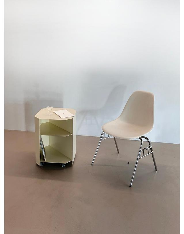 에이피알론드 ［에이피알론드］OCTO trolley & side table / butter 옥토 트롤리 사이드 테이블 버터 크림 착용컷