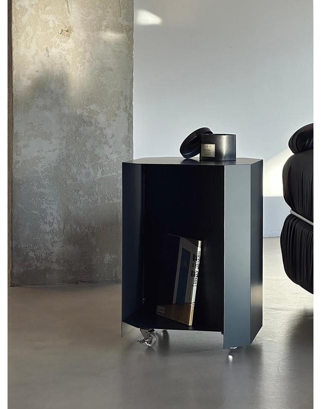 에이피알론드 ［에이피알론드］ OCTO trolley & side table / charcoal grey 옥토 트롤리 사이드 테이블 차콜 그레이 착용컷