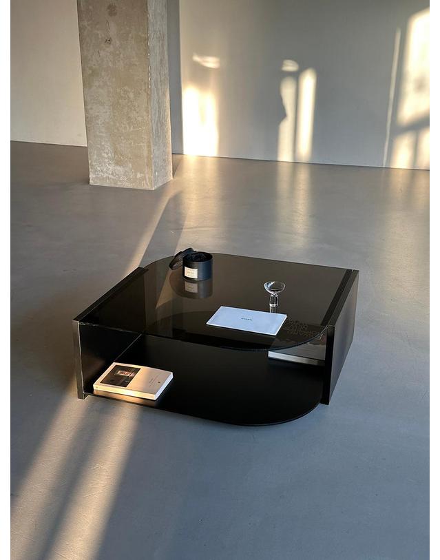 에이피알론드 ［에이피알론드］KURO coffee table / semi glossy black 쿠로 커피테이블 반무광 블랙 착용컷