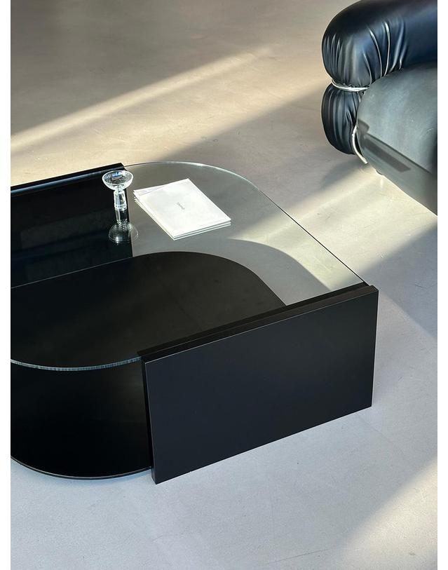 에이피알론드 ［에이피알론드］KURO coffee table / semi glossy black 쿠로 커피테이블 반무광 블랙 착용컷