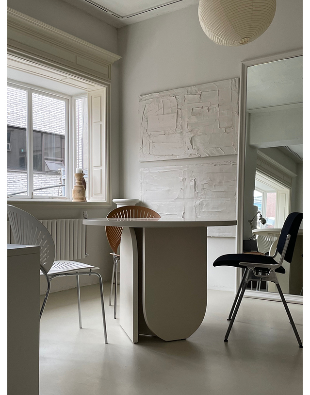 에이피알론드 ［에이피알론드］MARTIA dining table / dove 마티아 다이닝 원형 식탁 테이블 착용컷