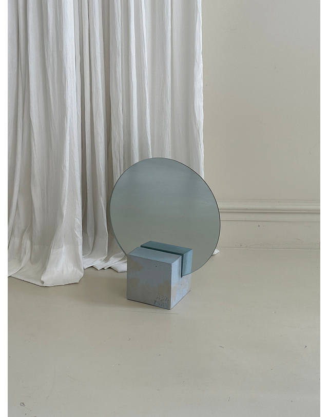 에이피알론드 ［에이피알론드］CONCRET square mirror 2color / 콘크리트 탁상 미러 거울 착용컷