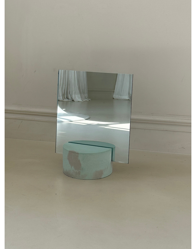 에이피알론드 ［에이피알론드］CONCRET round mirror 2color / 콘크리트 탁상 미러 거울 착용컷