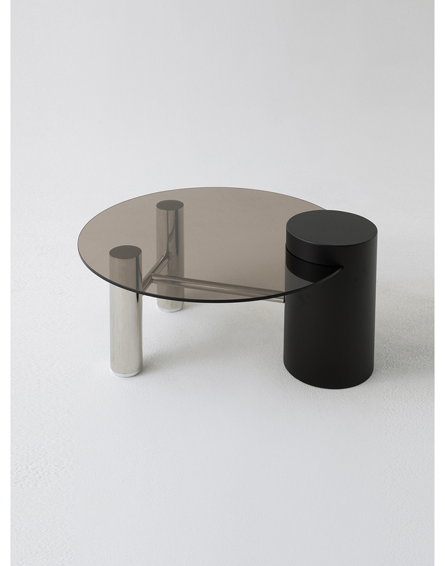 에이피알론드 ［에이피알론드］VENNDIA coffee table / black edition 벤다이어 커피테이블 블랙에디션 아이보리 착용컷