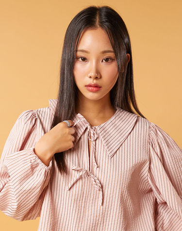 미디 크롭 퍼프 리본끈 스트라이프 긴팔 셔츠 [PINK]